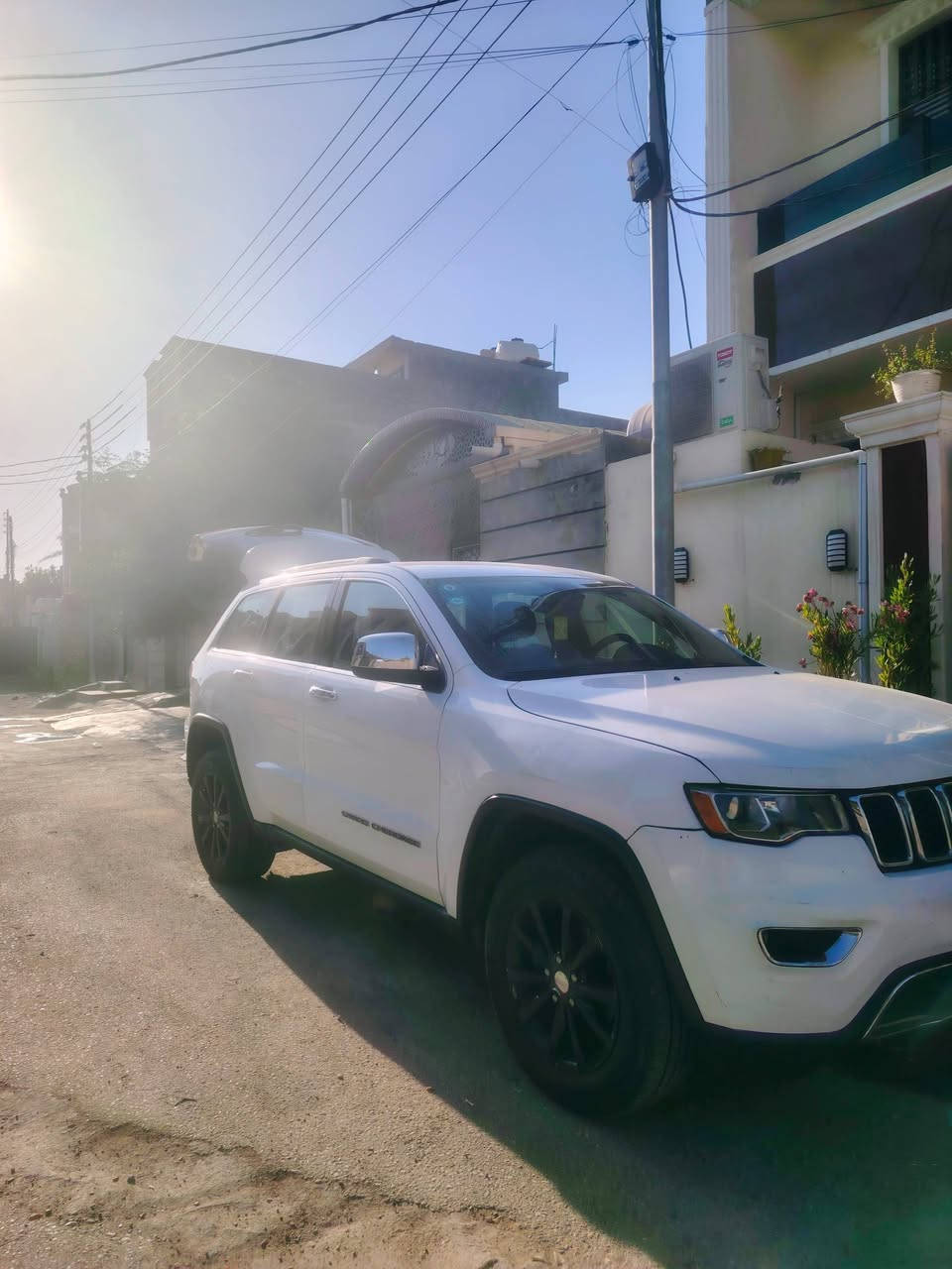 السلام عليكم
جيب شيروكي 2017

وارد امريكي رقم بغداد النكليزي الجديد
محرك V6 
سعر : 180$ و بيها مجال

ستفسار : ***********
