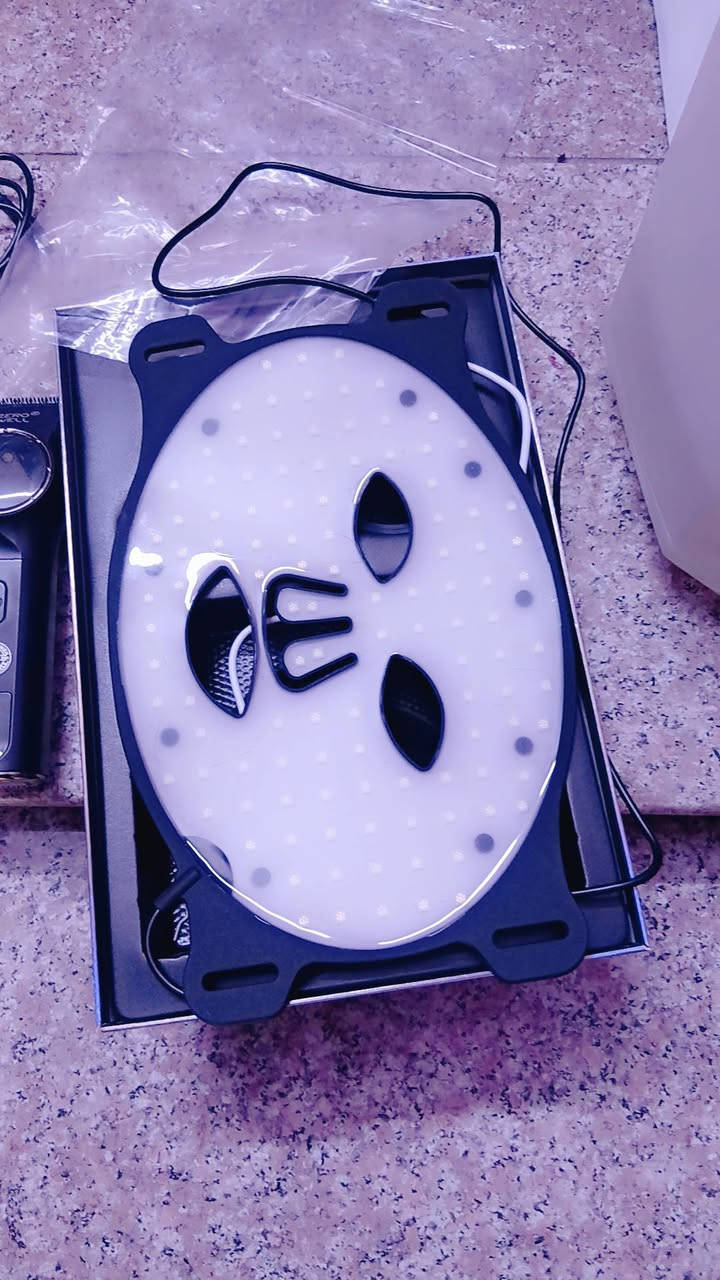 السلام عليكم حبايب مكاين  للبيع وجهاز وجهه شغلات نظافه الجهاز ممستعمل ٥ درجات يشتغل هاتف ***********
