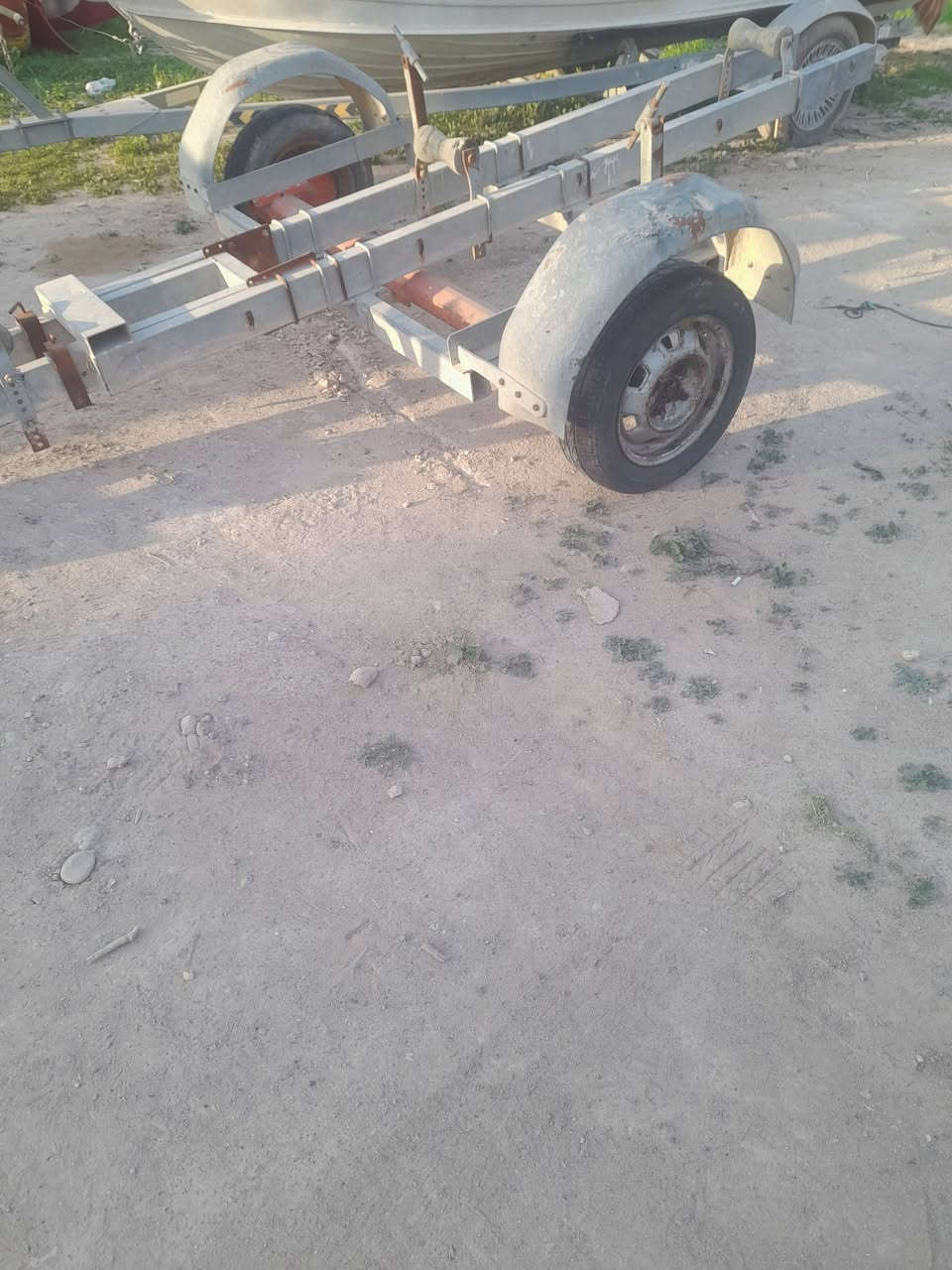 السلام عليكم
عربانه زورق 
أصليه شركه
السعر  ٦  أوراق
رقم الموبايل
***********
