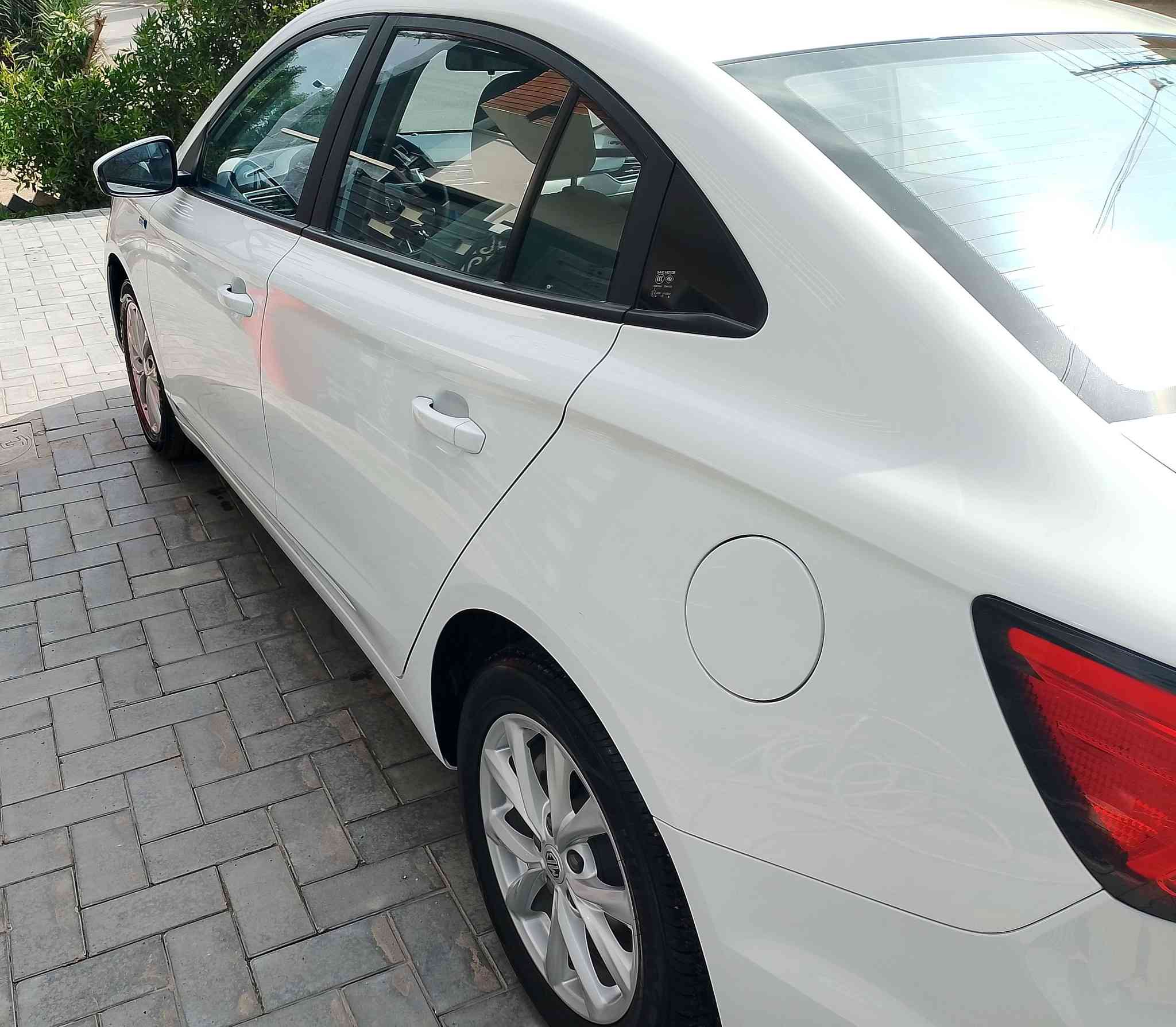 للبيع mg5 موديل 2024  الون ابيض نص فول كاميرا خلفية مشدوده الها رقم بغداد ماشيه 12 مكفوله من الضربه والصبغ والتكحيل فقط رصعه صغيره في السقف من اشتريتها تبديل الدهن والفلاتر كله من الشركه مكانها حي الجامعة شارع كازينو الربيع  السعر 11000$ بيها مجال بسيط رقم الهاتف *********** .
