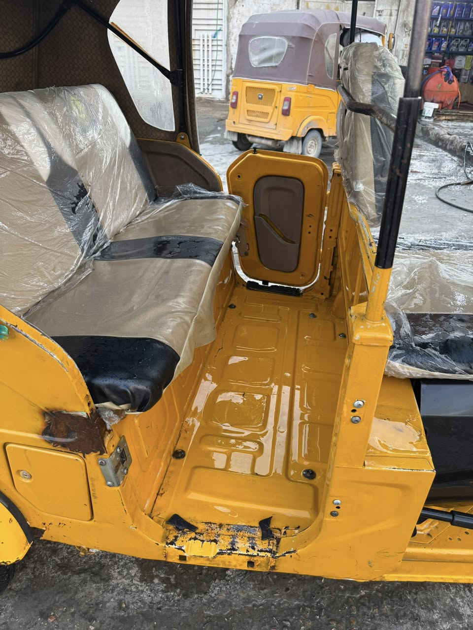 تكتك موديل 2021 للبيع بيها بكن بس سعرها 72000وبيها مجال  ***********
