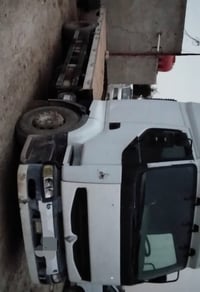 رينو للبيع مكينه 420نظيفه بم و نوزل  سياره قاطره سنويه منتهيه لل 22 اب...