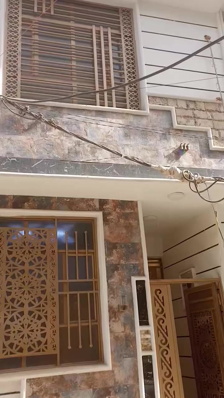 بيت للايجار 50 متر طابقين توه كامل بحي العباس بصف الحولي شارعه تبليط يحتوي 3 غرف نوم ..لعائله صغيره كون من حي العباس ايجاره قفل ب300 نهايته ***********
