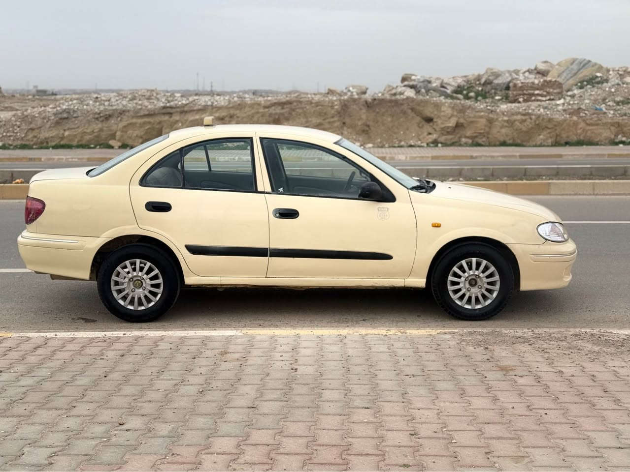 نيسان سنی 
تەکسی مۆدێل 2000
گێر ئۆتۆماتیك
سەنەوی بەناوی خۆمەوەیە
پێش و دوای کەپسە قرچو شتی نییە
سەیارەکە لە کەرکوکە
زۆر جاهزە بێ مەسرەفە 
چوار تایەی لۆکە
تاخم پیشی چرکەی نییە 
بەشەرتی تەحویل و غەرامە
گیر و مەکینەی بە شەرتە سەوت وبوخاری نییە
لە کەرکوکە سەیارەکە
***********
***********
سعر99$ كركوك, العراق
