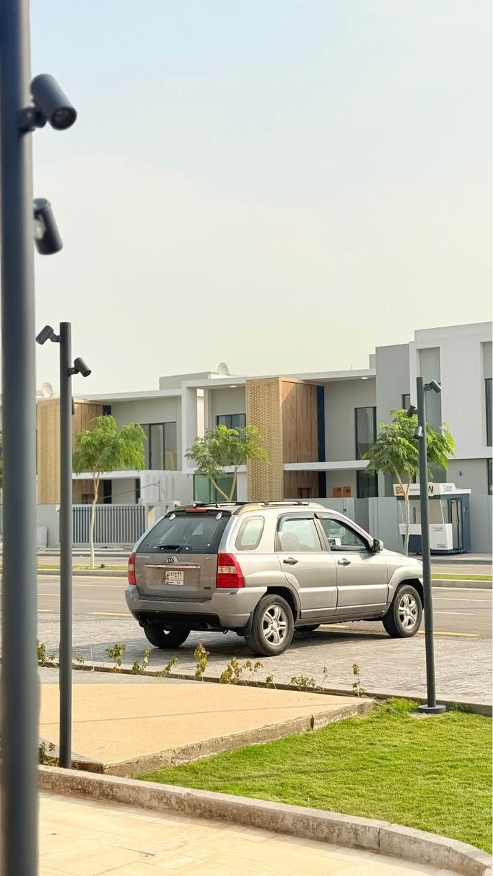 السلام عليكم :- تحية طيبه - للبيع سبورتج 2007 - 6سلندر - 2700 - سلايت - ويل كب - وشاشة - وجهاز حماية - والباقي شوف العين والسونار مرفق مع الصور - السعر 105$ يعني شده و5 ورقات وبيهه مجال - رجاءً السوك كل شي بي ولاتحكم على السياره اذا ماتشوفه ورزقي ورزق على الله - ت *********** . بغداد, العراق
