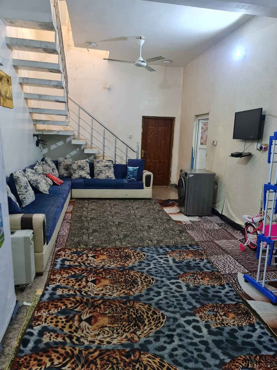 يالله اللهم صل على محمد وآل محمد
دار سكن للبيع 
المساحه ٢٠٠ م وجه ١٠ نزال ٢٠ 
الموقع حي الحضاره خلف أسواق العادلي او التفسيرات 
طابقين كونكريت 
بنيان حديث 
استقبال ١ صاله ٢ غرف نوم ٤ حمامات ٤ مطبخ ٢
للإستفسار ***********
