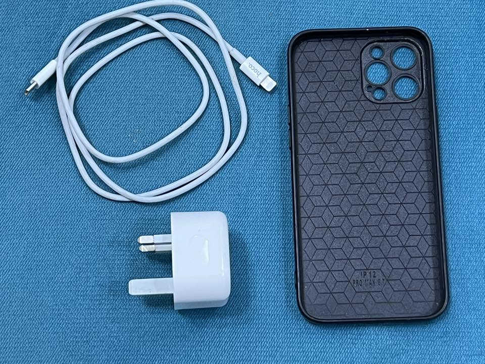 بسم الله
جهاز ١٢ برو ماكس أمريكي 
جهاز كلش نضيف 
ذاكره ٢٥٦ 
بطاريه ٧٦ 
ملحقاته شاحنه و كفر و لزكه 
السعر ٤٥٠ 
للاتصال ***********
