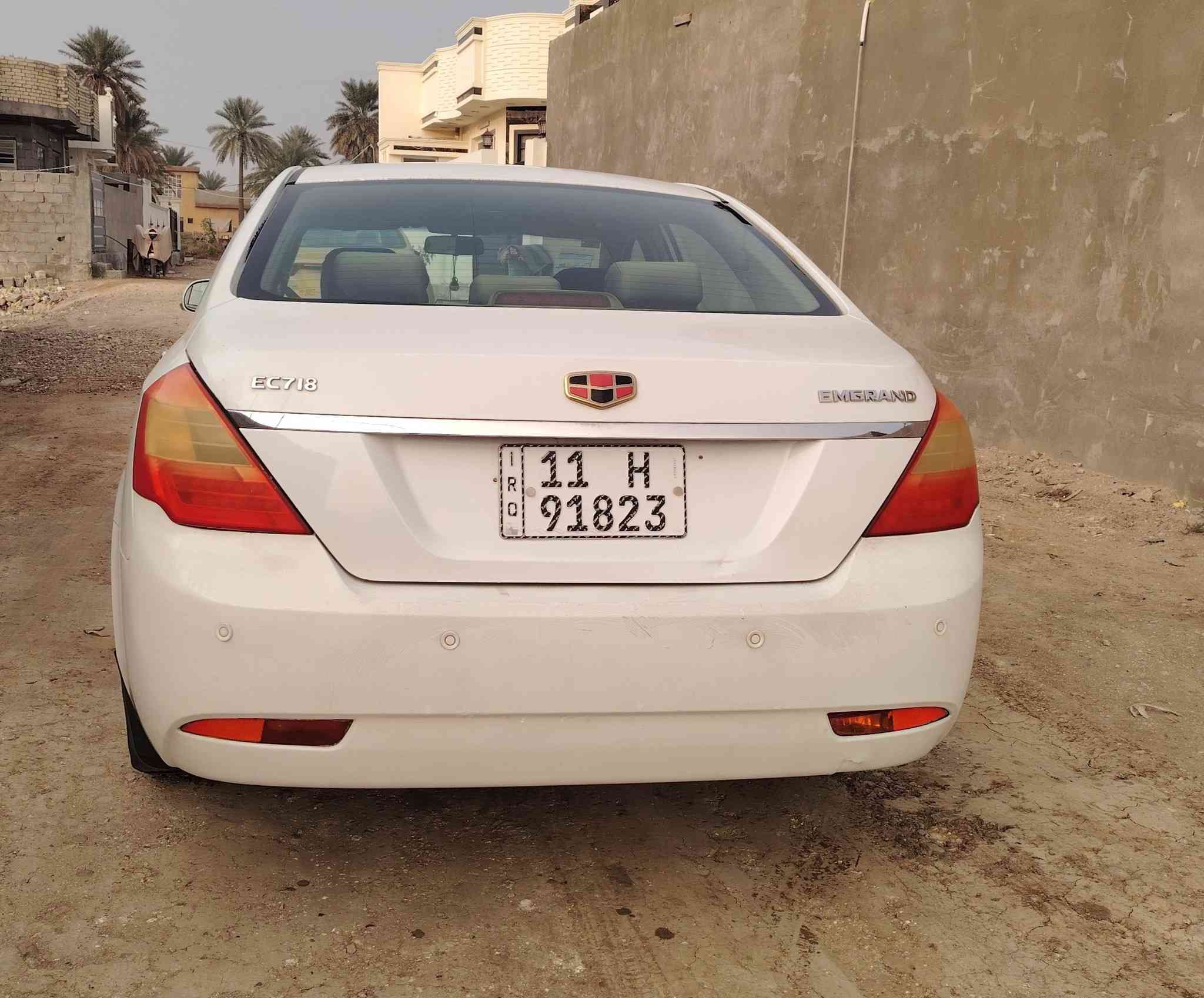 السلام عليكم جيلي ام كراند موديل ٢٠١٣ سنويه جديده هزه جديده باسمي مكينه خير من الله صدر امامي وصدر خلفي كير اوتو مكينه ١٨٠٠ حساسات اشاير بلمري كشنات جلد ابلادي وفتحه تخم تاير جديد تبريد شغال خير من الله تدفئه الكهربائيات كلها شغاله السياره جاهزه من كلشي الحمد الله السعر ٦٣ وبيها مجال حك الجيه مكانها بغداد عويريج مقابل مخابز باب الأغا ***********
