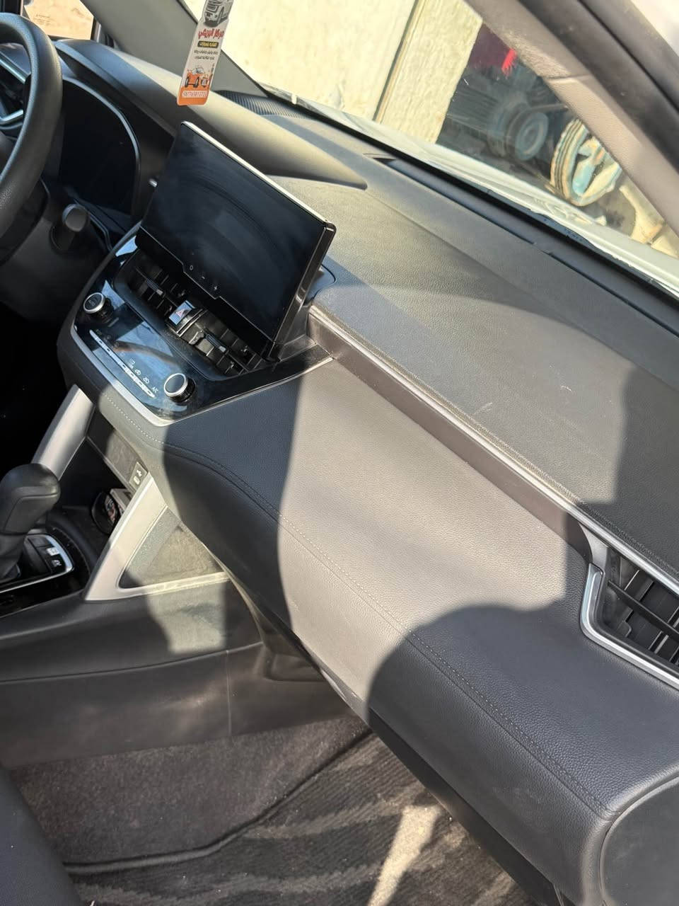 كورلا كروز ٢٥ 
مكفوله من الضربه والحادث 
مقاعد قماش تبريد قطعه وحده 
عداد ٢٢ الف استخدام شخصي لكون عملي بين محافظتين 
تم وضع خمس كامرات دواره ٣٦٠ درجه مع داش كام 
واناره داخليه مع وجود القطع الاصليه ايضا للي ميحب الاناره الداخليه 
مغلفه ppf من شركه منتظر الاسدي بضمان ٩ سنوات ونصف بعد و تضليل لجامات الابوات بنسبه٣٠٪؜ 
السعر المطلوب ١٨٥ وبي مجال بسيط للشراي 
رقم بغداد انكليزي مدوار باسمك نفس اليوم 
للتواصل خاص ماسنجر 
او على الرقم واتساب او شريحه 
*********** عمارة, ميسان
