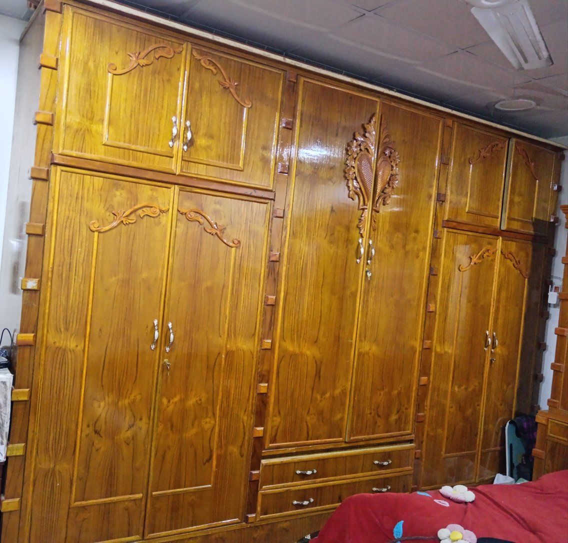 غرفة نوم نظيفة بمليون ونص صار سنتين ونص تقريبا من اخذتها 
وسقف الغرفة ناصي ما يكفي الها لذلك شلت التاج من الزاوية والكنتور تتكون من  وموجودات حاليا فقط  تثبيت
مسرح
سرير
ميز مراية 
شازلون
زاوية 
طابوريه
بغداد شارع فلسطين


**إذا كنت صاحب هذا الإعلان وتريد حذفه لأي سبب، رجاءا أرسل رسالة إلى الدعم الفني**