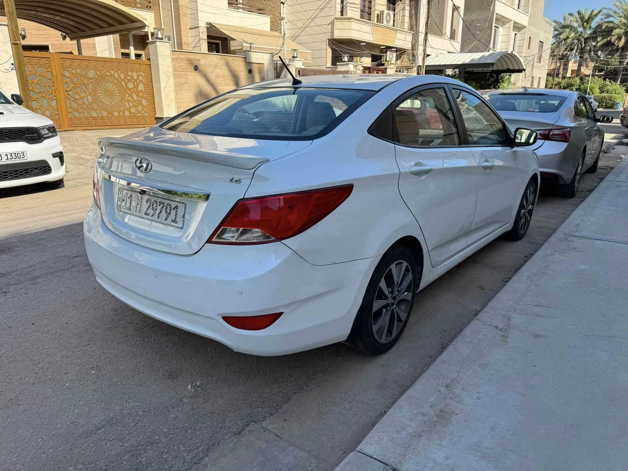 هواندي اكسنت خليجي وكاله
رقم بغداد  انكليزي 
محرك كير تبريد بلاد ومكفولات شرط الفحص 
محرك 1600دوش 
فتحه سقف سلايت 
كاميرا 
تحكمات ستيرن 
ويل كب كروم 
داخل بيجي
مكفولة من الضرر فقط بارد مكانين وتكحيل 

ماشيه ٨٦٠٠٠ كم 

ويل كاب خمسه 

رقم بغداد الدولي سنويه باسمي 
السعر 112 ورقه وبيها مجال للجاد بالشراء
مكان السيارة بغداد الكرخ حي العدل 

للاتصال ***********
