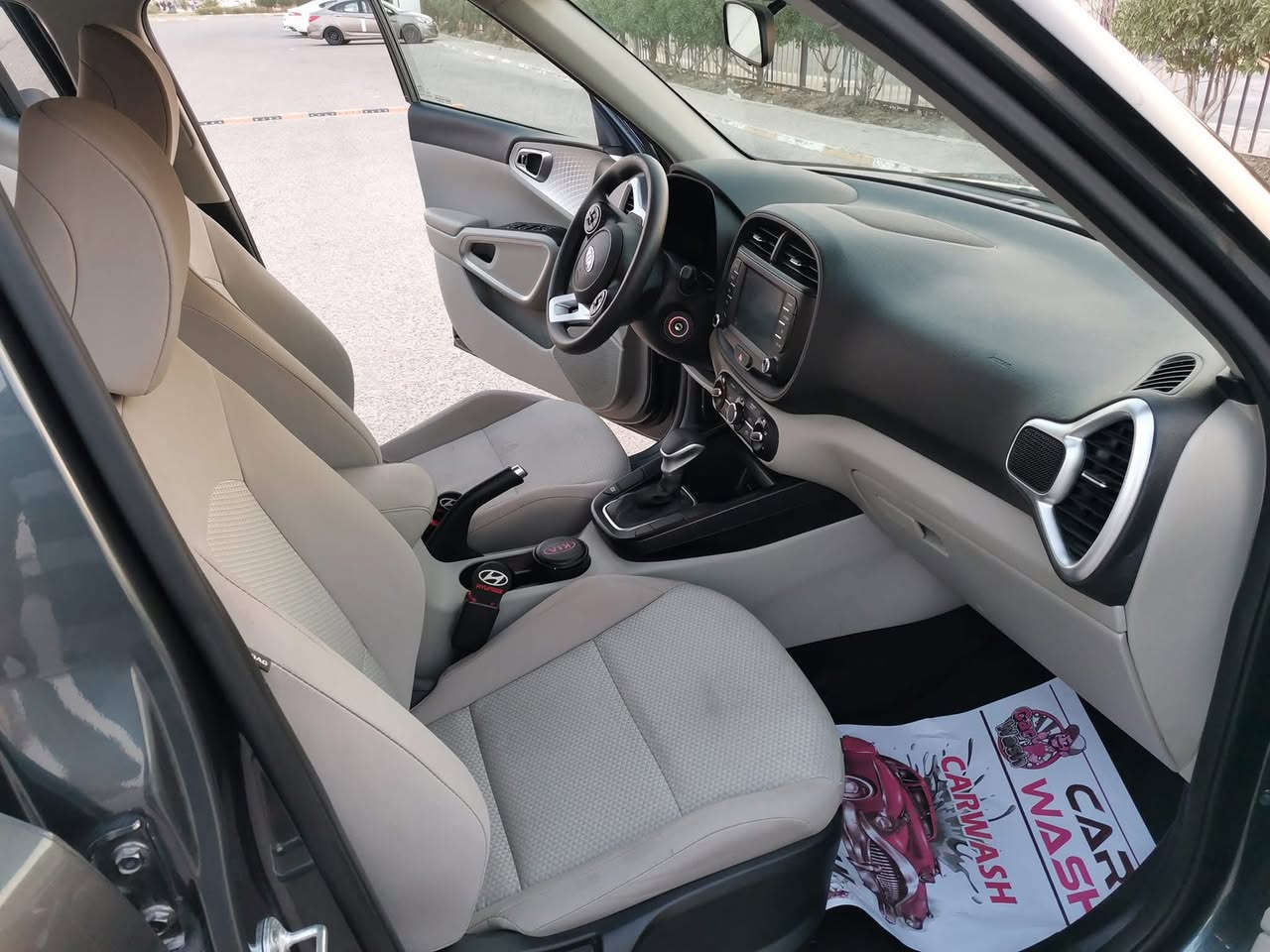 السلام عليكم
كيا صول موديل 2021

سيارة حلوه حادثها خفيف موضح بصور ومرفق معاه سونار 

ماشيه 83Km قابل للزيادة 

محرك 2000 دوش 

نظامين سياقة عادي وسبورت

داخل لونين

مسجل شاشة

كار بلاي

مانع انزلاق 

اطفاء ذاتي عند التوقف ( اقتصادي)

رقمها بغداد 

سعرها 150$ وبيها مجال

📞رقم الهاتف ***********
