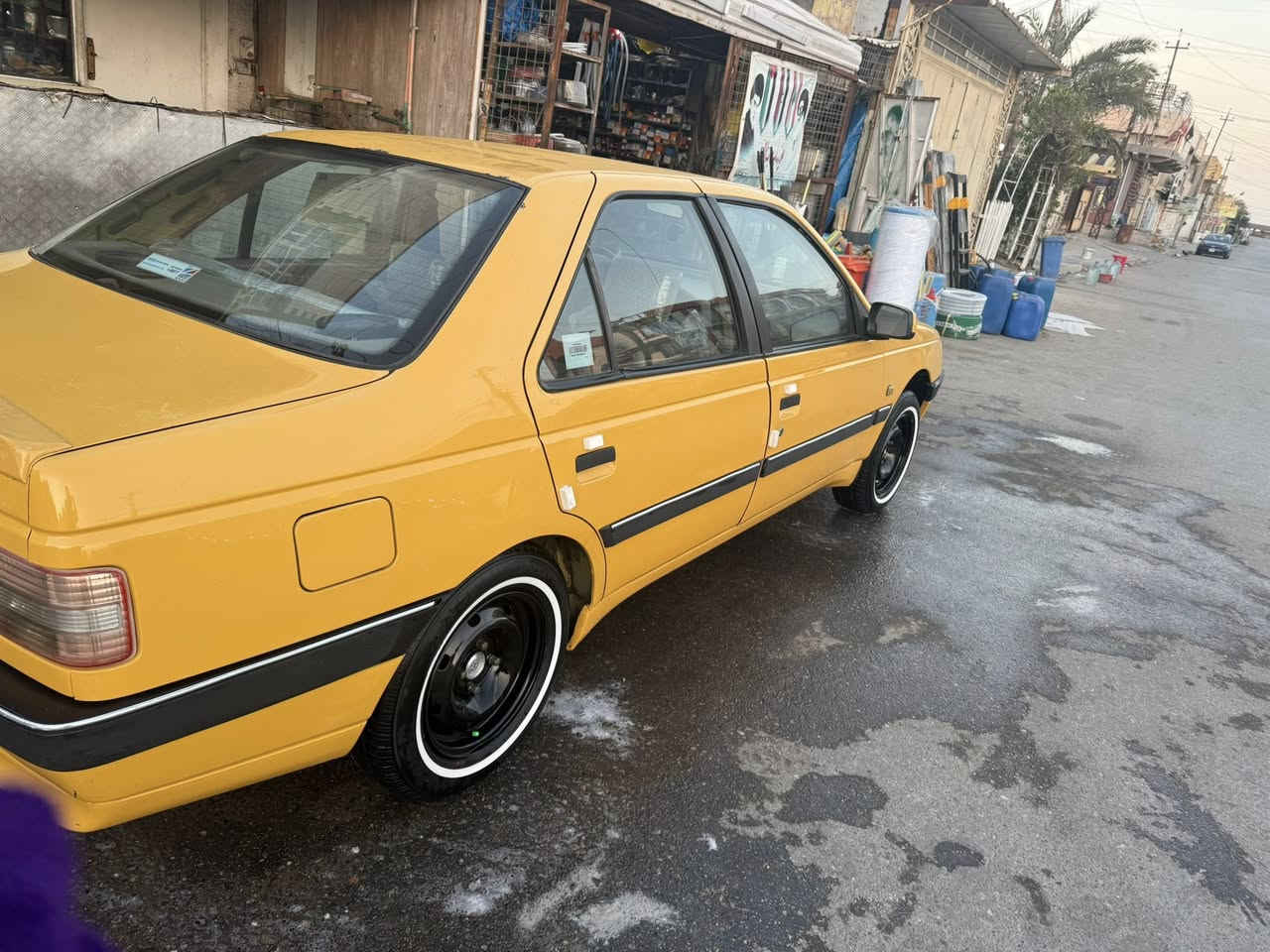 السلام عليكم بيجو لميس 2015 سياره حلوه وجديده كفاله عامه فقط جعوب الدوس وهلال واحد معمر  صدرها نظيف تخم تاير قبل كم يوم شاده  هزه جديده بشهر 12  رقم نكليزي سنويه لل27 سعرها 50 وبيها مجال بسيط ***********
