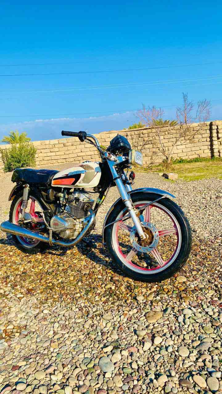 السلام عليكم..
مكلف بلنشر 
موطور بارت  محرك زين 
كهربائيات شغاله 
السعر.. 225 وبي مجال
***********
