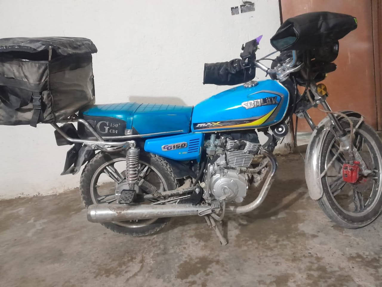 السلام عليكم / ماطور سيفان موديل 24 / محرك شرط ما مفتوح نضافته خير من الله بس بعدني ما غاسله شوف العين يبري الذمه السعر 650 وبيه مجال بيع مستعجل مكان الدراجه تكريت  للتواصل عبر الرقم اتصال.
(***********) وحياكم الله
