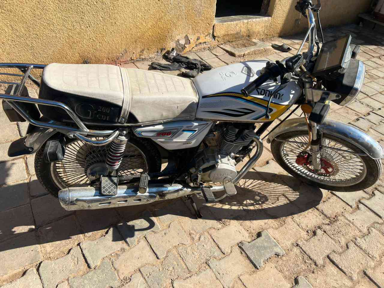 السلام عليكم مكلف بل نشر دراجه كدامك دراجه نضيفه برقي ما مفتوح بيها وراقها كامله  السعر 650 وبيها مجال 
عنواني بغداد حي ور سبع قصور 
***********
