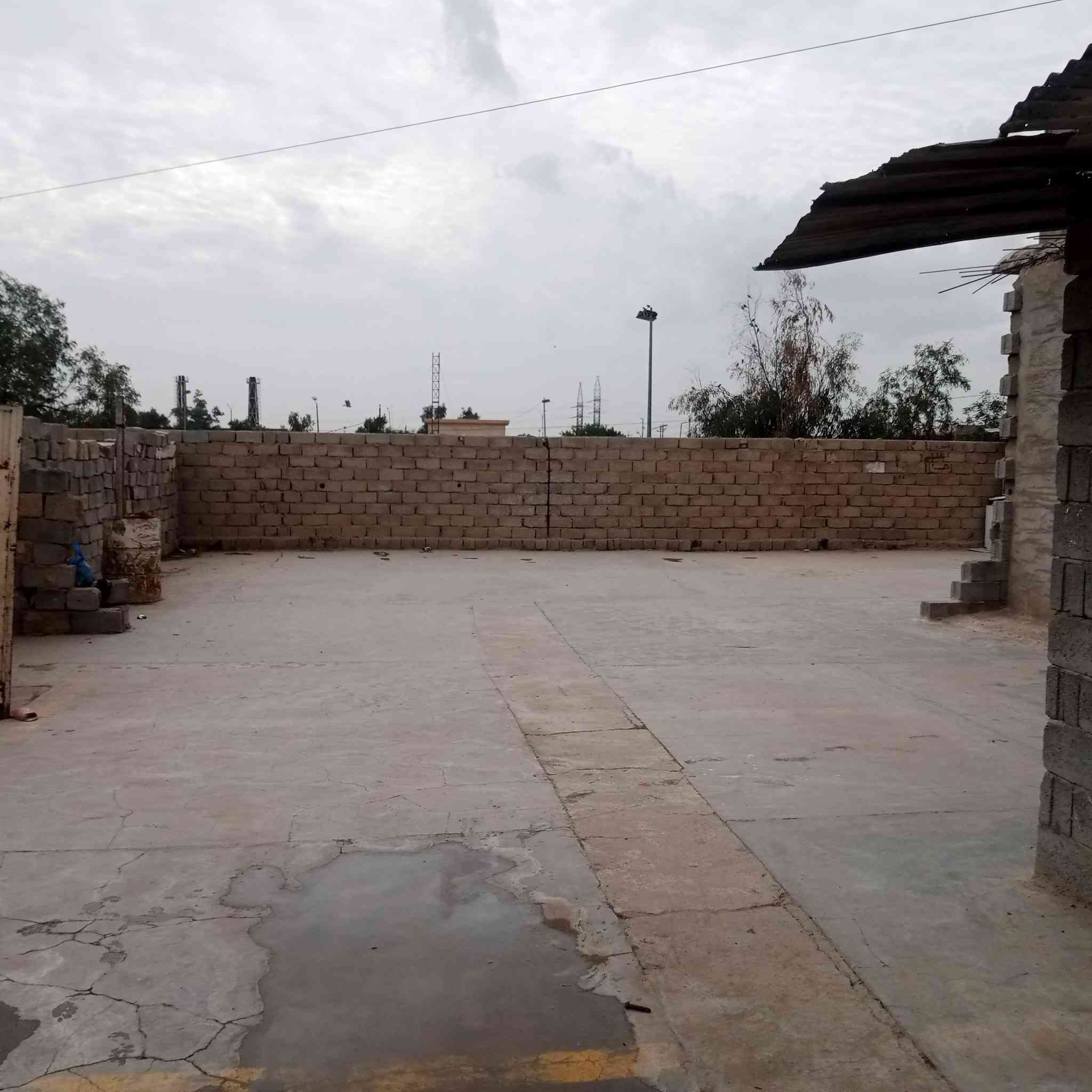 السلام عليكم
بيت مساحته 230 يحتوي على صاله مساحه 10غرف نوم 2مساحه 5×4ويحتوي على حديقه كبيره مساحه 24×5
موقع خلف كليه ادره واقصاد الفلوجه السكنية السعر 45وبي مجال رقم الهاتف ***********
