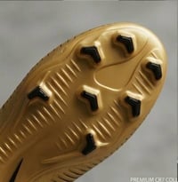حذاء كرة قدم Premium CR7 Collection (للبيع) ​حذاء رياضي احترافي بتصميم...