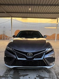 لبيع كامري امريكي ٢٠٢٣ رقم بغداد  مكفوله كفاله عامه موصفات SE ماشيه ٤٨...