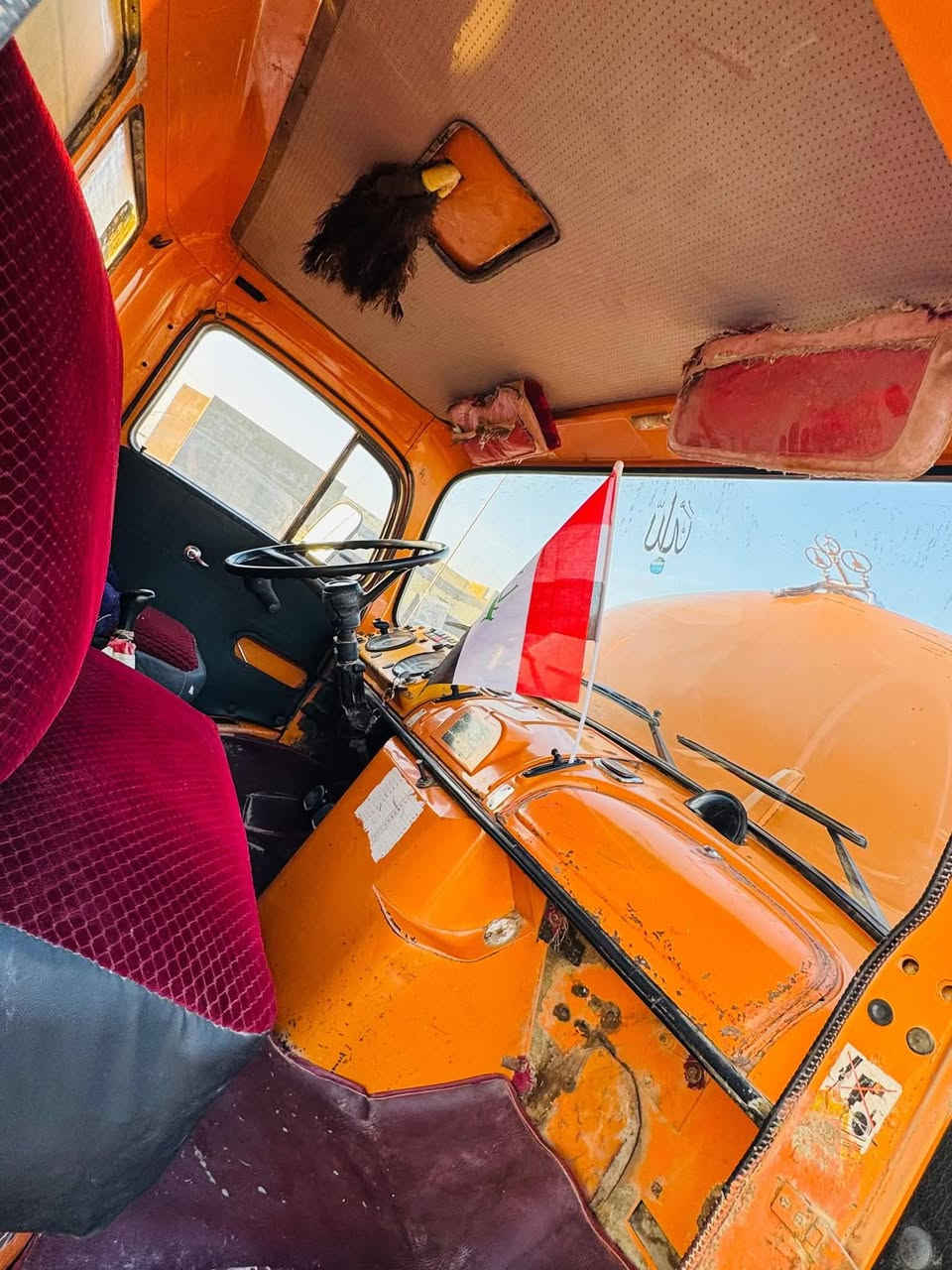 عليكم ابو ردين للبيع موديل 1982 قماره بلاديه قطرة صبغ مابيه رقم نجف بسمي مكان السياره كربلاء ***********
