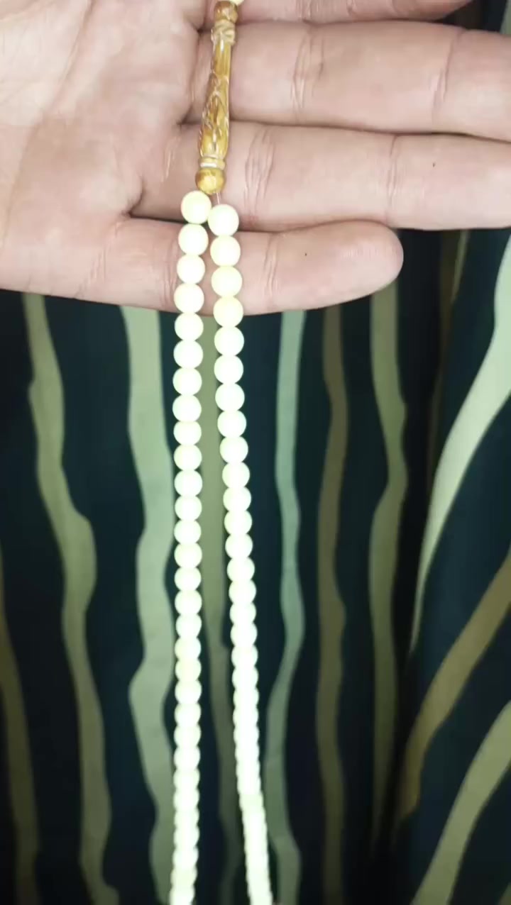 سبحة عاج سن الفيل الاصلي  ناعمة عدد 99 القياس 4 ملم الوزن 28 غرام الشاهد مع الفواصل وتقفيلة الشرابة خشب نرجين (كوك) حبات السبحة ال 99 كامل مبصم 
للاستفسار 0798933881


**إذا كنت صاحب هذا الإعلان وتريد حذفه لأي سبب، رجاءا أرسل رسالة إلى الدعم الفني**