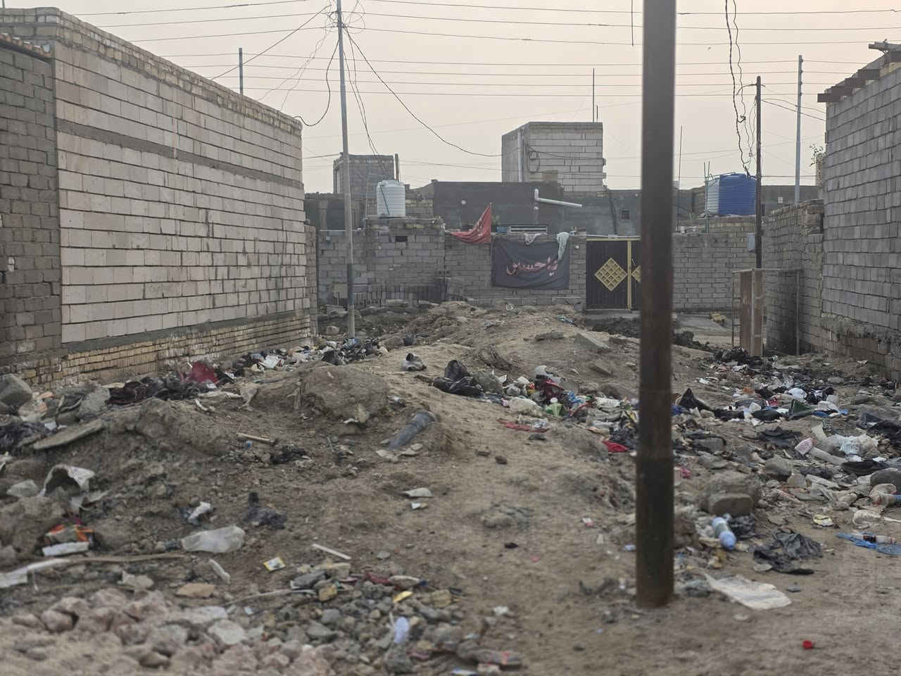 السلام عليكم قطعه زراعي للبيع  عله شارعين مساحه ٢٠٠م
المكان سوق الشيوخ شارع العصري المهافيف 
السعر ١٤ مليون وبي مجال 
للستفسار *********** واتساب ***********
