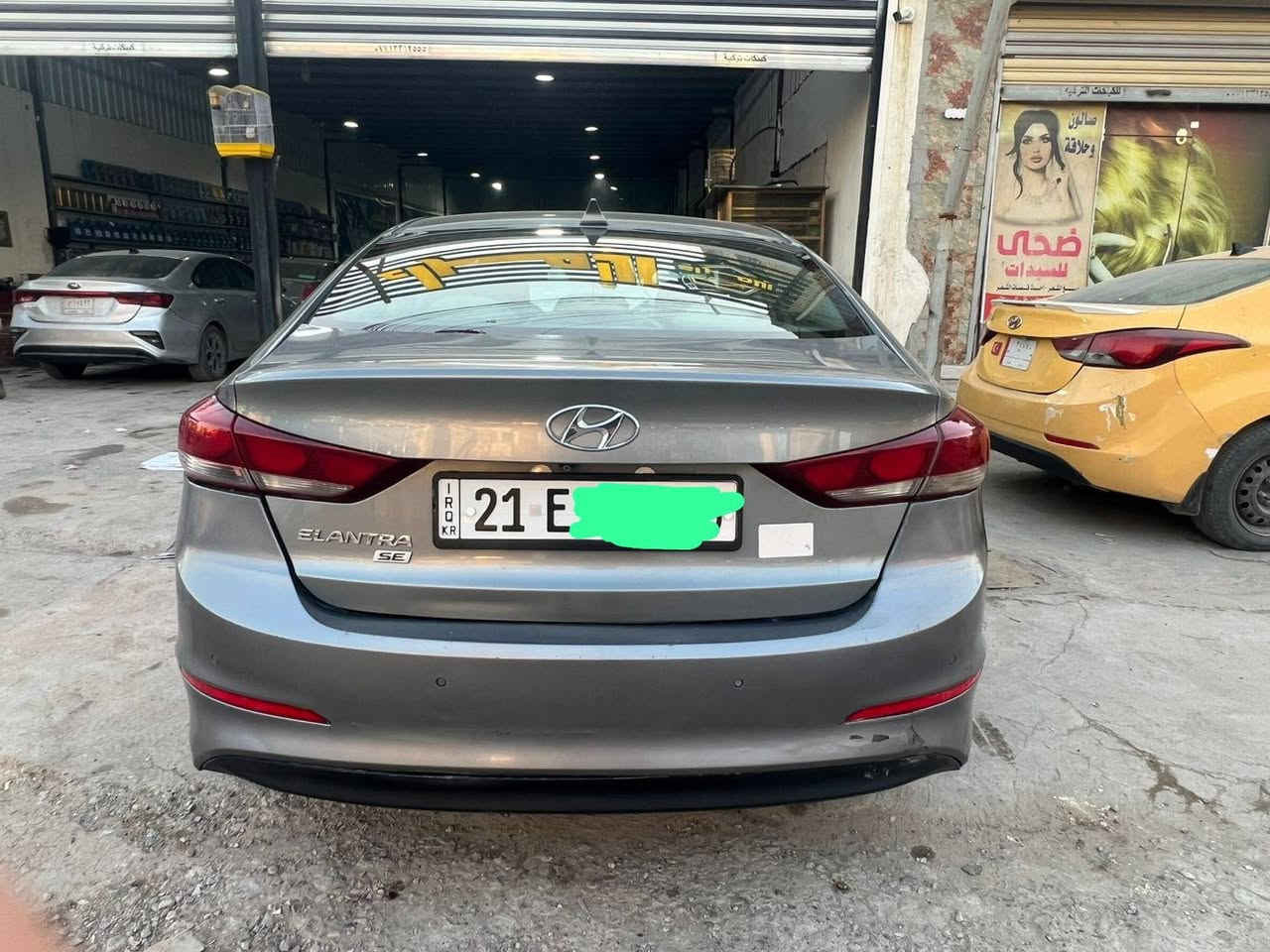 السلام وعليكم النترا 2017
حادثها بنيد وجاملخ بدون دواخل 
كير مكينة ممفتوحات السيارة رقم شمالي بسمنة بالعراق صار بيهة طخة بالكنر الجاملخ الخلفي وصبغتة فقط تبريدها ثلج + تدفئة السيارة استعمال شخصي ممتعبها صدر امامي خلفي نظيف السيارة بيها منظومة غاز 
السعر 112 المكان بغداد 
للاستفسار ***********
