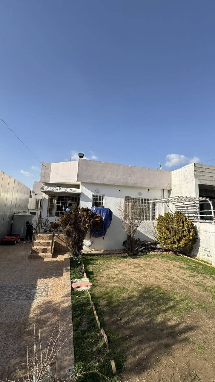 سەرەتا بەناوی خودا 
کۆدی /10912
خانوو بۆ فرۆشتن  
📍ناونیشان/ کۆمپانیای نەوزاد 
زۆنی دوو
📐ڕوبەر / 200 مەتر + 30 مەتر مەتروکە
📏پێشی/ 10 بە 23
🛣️شەقامی/ 12 مەتری
🌕 ڕوو / ڕۆژ هەڵات  
🏗️پێکهاتوەلە/ 1 نهۆم  

 پێک هاتوە لە ( میوان + متبخ  + مساعد متبخ+ مشتملات + 2نوستن + ژێرزەمین + هەورەبان ) 

ــــــــــــــــــــــ
🖊️/ بۆ زانینی نرخ  کۆمێنت بکە 
ــــــــــــــــــــــــ
بۆ پەیوەندی📞
☎️***********
☎️***********
ـــــــــــــــــــــــــــ
تۆی بەڕێز موڵکت هەیە دەتەوێت بیفڕۆشیت یان بیدەیت بەکرێ زانیاریەکانمان بۆ بنێرە هاوکارتان دەبین 
‏‎*********** ☎️واتس ئاپ"فایبەر 
‏‎یان سەردانی نوسینگەی(جوانی موڵك)بكەن
‏‎ناونیشان"ئیبراهیم ئەحمەد"بەرامبەر دیلان سیتی
