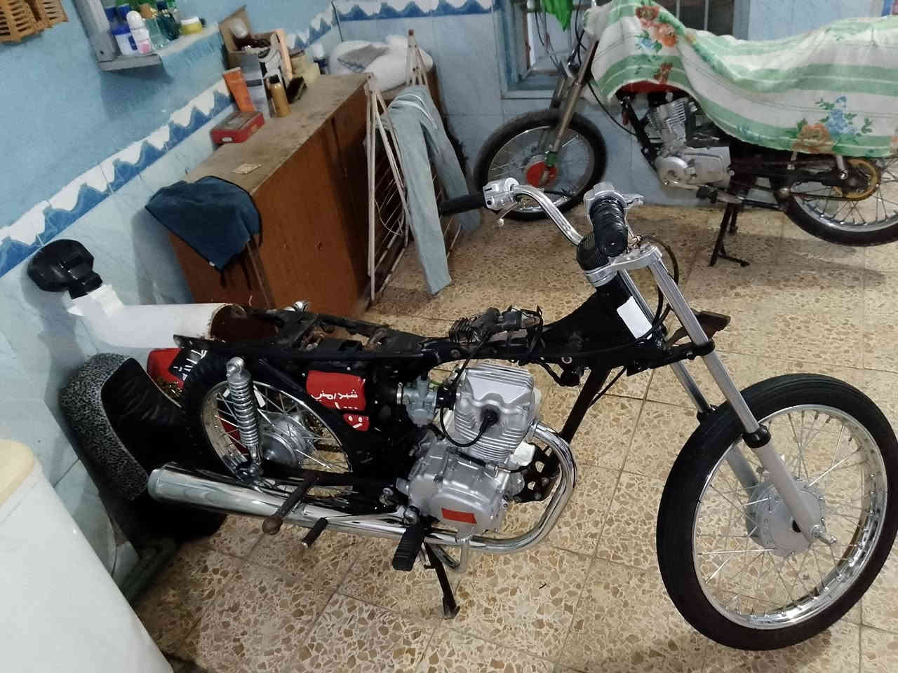 دراجه للبيع شاصي 12 وتعمير 23 ب600 اصولي 7اوراق وكيله عقيل الربيعي مكاني نجف حيره ***********
