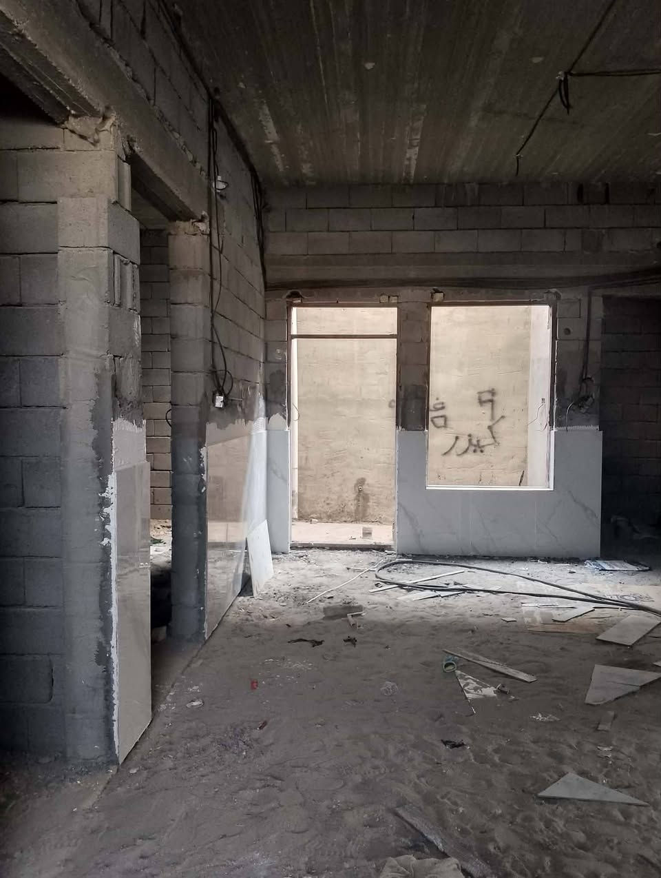 🔹دار  هيكل للبيع
📍 الخالدية – حي الشهداء
قريب من مدرسة طرابلس، نهاية الشارع
✅ ركن – لِزمة
✅ يوجد وصل مسجّل في البلدية
✅ فرع كامل ماء وكهرباء
المواصفات:
مساحة الأرض: 325 متر مربع
غرفتان نوم
صالة
هول
كندور
ديوانية
مطبخ خارجي
حمام داخلي
💰 السعر: 70 مليون دينار
🔸 قابل للتفاوض
📞 للاستفسار والتواصل:
***********
***********
الشجيري للترويج العقاري – الأنبار
