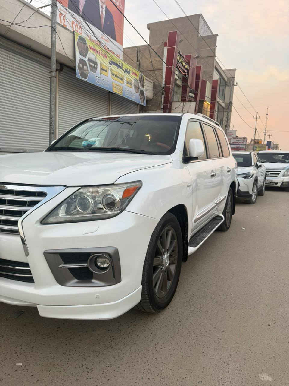 السلام عليكم 
لكزز موديل 2011
سبورت 
فول 
5700
ماشيه 379
سنويه لسنه 2030
البنيد صبغ والدعاميه والباقي كفاله بدون ضربه اوشخط او خدوش 
السعر 350 وبيها مجال بسيط 
العنوان الفلوجه حي العسكري
للاستفسار ***********
