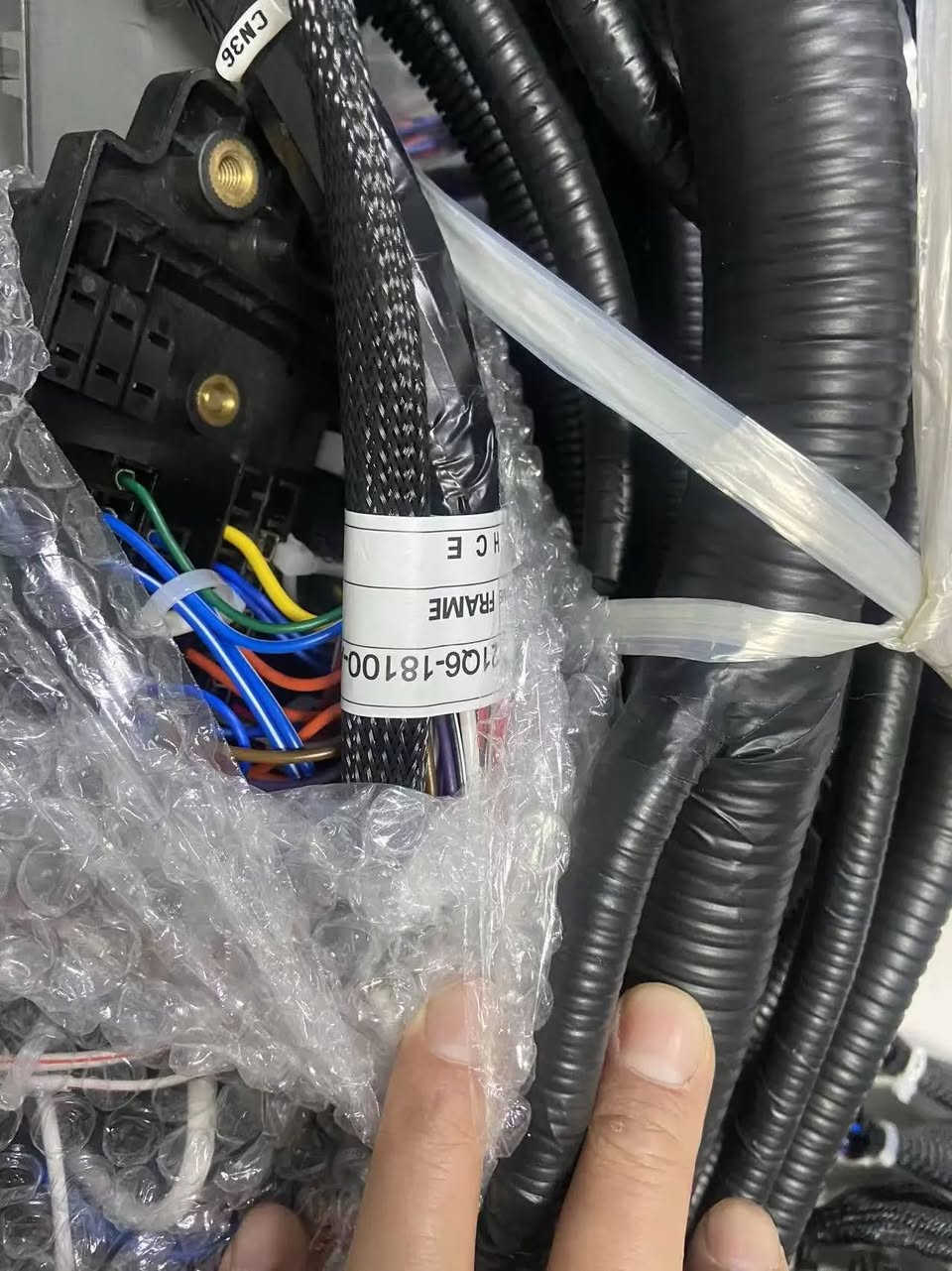 ضفيرة الأسلاك الرئيسية لمحرك حفارات هيونداي #قطع_غيار_الحفارات


**إذا كنت صاحب هذا الإعلان وتريد حذفه لأي سبب، رجاءا أرسل رسالة إلى الدعم الفني**