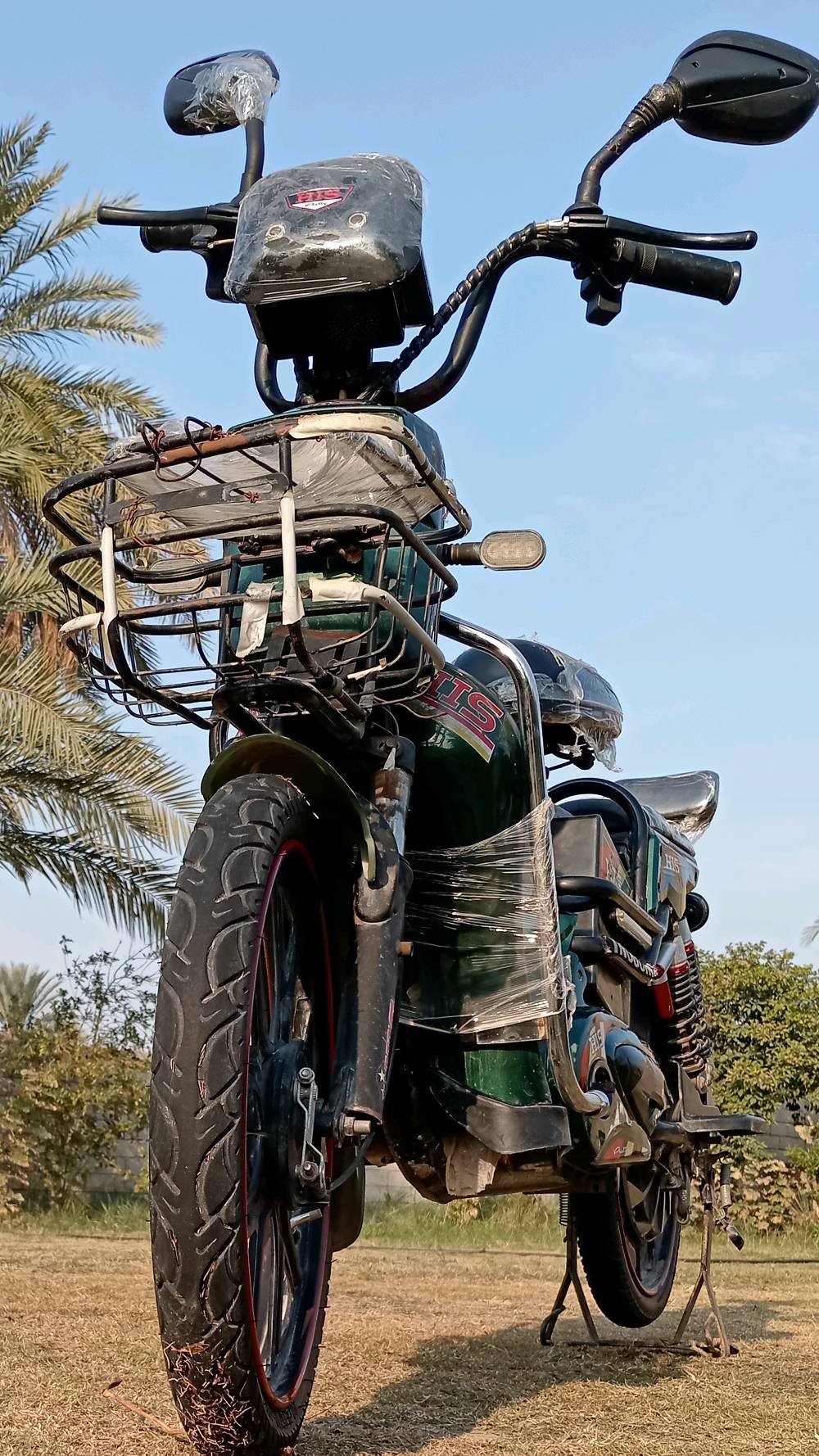 السلام عليكم... 
بايسكل شحن للبيع HIS
المواصفات👇
-بريكات بنز امامي وخلفي
شاشه تحديد عطلات
4سرع
1500W 60V
-عدد بطاريات5
-تاير جوبلس امامي خلفي
ضوء الوان خلفي وامامي ابيض اناره نهاريه
بلوتوث عالي الصوت وبيه الوان تدرج لعدة أشكال مع الصوت
-درع حمايه
-كشن قلاب
-مفتاح تشغيل 2
-بصمه 1
-كارت شاشه2
-مفتاح كشن 2
ملاحضة🔹
يوجد خلل في البطاريات
وفطر بسيط لايضر في الجاملغ
والضوء لايعمل

العنوان:محافظه بابل-المحاويل-قرية الفنديه-قرب مرقد العلويه امحمدان (ع) 