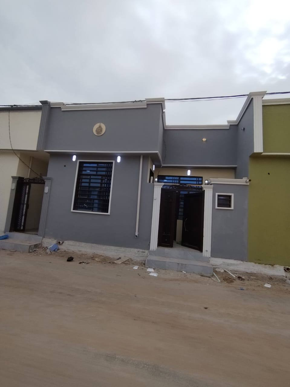 بيت للبيع مساحه 110متر  طابو زراعي سند 25 قرار محكمه
بسعر 45وبي مجال قريب علا شارع 

عنوان البيت نجف مقابل  قرية الغدير   تفاصيل 
غرف نوم 2صاله مطبخ  وصحيات وستقبال 

عنوان المكتب مقابل قريه الغدير عمود 262مكتب النور للعقار 
للاستفسار اتصل على ***********أو مراسله واتساب
