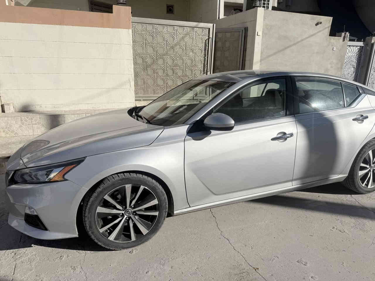 نيسان التيما 22 SV سعر 157 مكان السيارة كركوك سنوية جديده ودفتر بانزين التفاصيل ع خاص او الاتصال ***********
