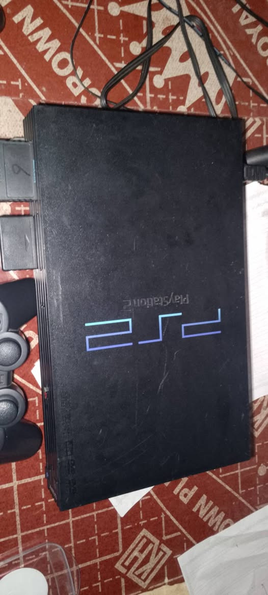 السلام عليكم سوني 2 شغال نظيف اي شيء ما بيه كامل للبيع السعر 45 التواصل واتساب ***********
