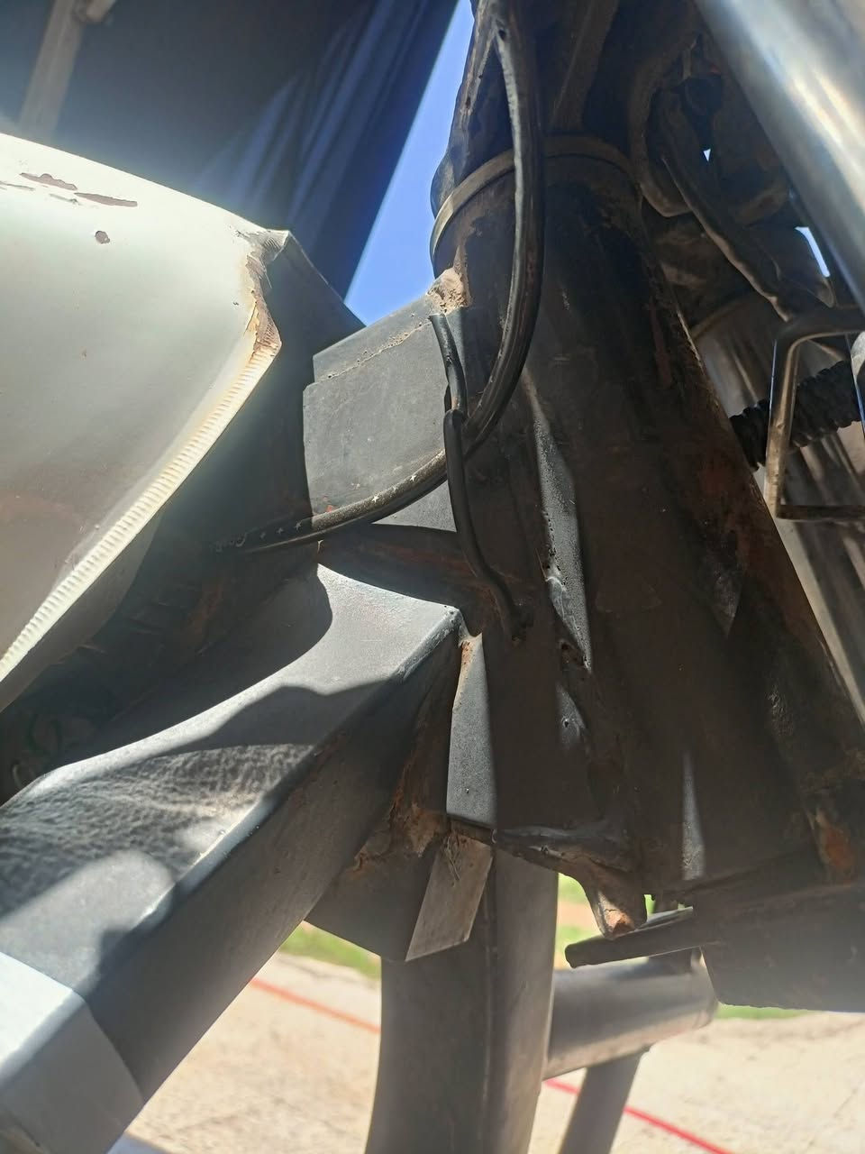 ستوته للبيع 2019 سلف يشتغل عوزه بس باتري 
محرك 2020 محركها 150 الشاصي بيها فطر 
منافيس بيها بالانتصار شارع 60 السعر 950 بها مجال شيء بسيط 
***********
