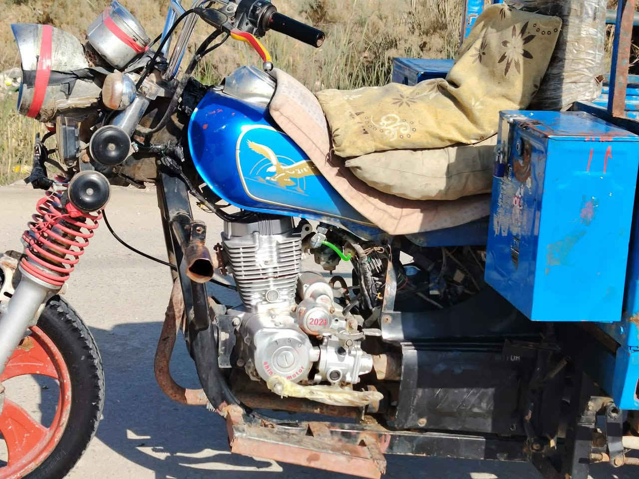 دراجه للبيع 2021 محرك ما مفتوح مبدل بيه بس كلتشات رقم سنويه رقمها انجليزي سنويه ثانيهد اداور ثاني يوم باسمك دراجه نظيفه*********** هذا رقم الجهاز الادنيه يشتري
