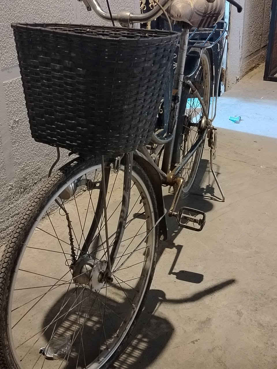 بايسكل للبيع
بي سله وضوه طاقه متجدده
كامل بدون نقص
السعر 65 الف وبي مجال للشراي
رقم الهاتف:***********
