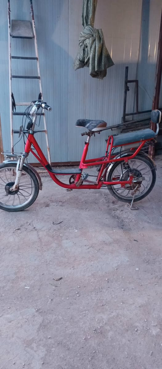 بايسكل شحن نضيف فول نضافة مكفول من كلشي ناقصة بس بطارية/ العنوان: كربلاء المقدسة شارع طارق الخيكاني قرب محطة وقود ارض كربلاء السعر 50الف قفل قفل/رقم الهاتف ***********
