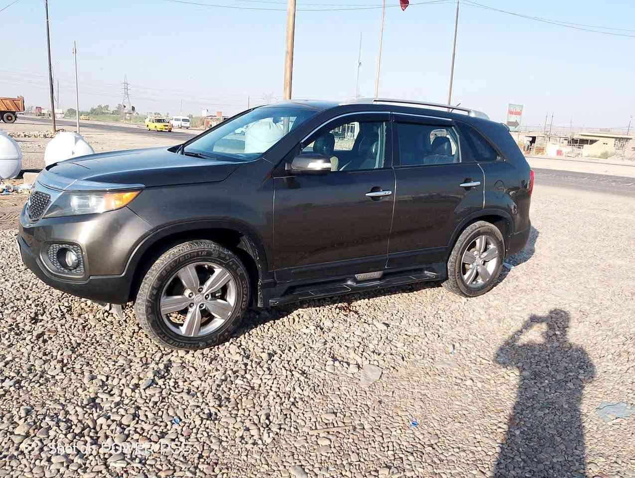 سورنتو مديل 2013وارد أمريكي محرك 4سلندر مكانها بغداد النهروان سعرها 132وبيها مجال  مباشر للاتصال *********** /0770025467
