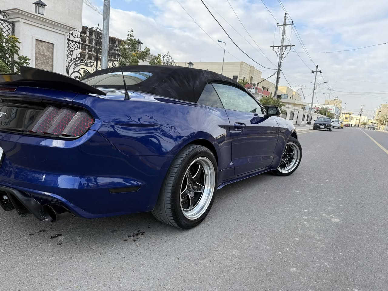 للبيع فورد موستنك 2016 فول للاخير 
محرك 6V كير اوتماتيك 
بريمويم واحد على واحد 
شاشه و كامره  GT ب 500$
دركه كاربون فايبر  RPM ب400$
ويل ويلد الاصلي 800$ 
اكزوز و دبات Borla ب 400$ 
كيچات بيرفورمنس شاشه و اعدادات عربي 
كشنات جلد احمر بلادي كهرباء و تدفئه و تبريد بالكشنات 
دشبول 7 الوان اكسل GT 
خمس انضمه قياده _ سبورت _ حلبه _ عادي 
السياره جديده بمعنى الكلمه ماشيه 62 ميل 
محرك بالباكيت كير مكفول اكسل مكفول 
صدر امامي خلفي جديد تخم تاير جديد 
كشف بلادي و ما بي اي خلل 
السياره مكفوله كفاله عامه من الصبغ و التبديل 
بيها بارد بالجاملغ الخلفي فقط 
سياره بأسمي تحويل ثاني يوم 
السياره برغي نقص ما بيها 
السعر147 و بيها مجال بسيط 
مكان انبار فلوجه 
للاتصال ***********
🛑شباب يرحم والديكم الي ما يعرف بالمواصفات و الصرف المصروف على السياره لا يتعبني و يتعب نفسه
