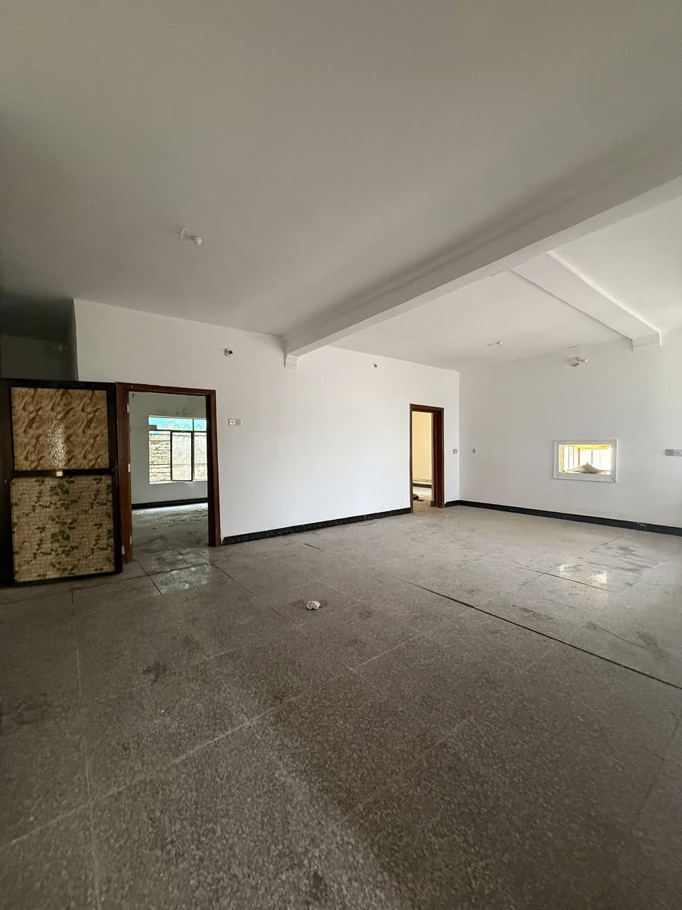 🏡دار للأيجار 🏡.        تجاري    او   سكني
المساحة ::     320 متر 

📍الموقع الدار : ابي غرق حي الشرطه على الشارع العام مباشر 

🚫الطابق الاول :: مطبخ / صاله / هول / غرفة عدد 2 / صحيات داخليه وخارجيه / كراج / حديقه / مخزن 

🚫الطابق الثاني : غرفة 
————————————————-
للاستفسار مراسلة الصفحه 
او الاتصال على الارقام 
 0️⃣7️⃣7️⃣2️⃣6️⃣9️⃣9️⃣8️⃣2️⃣9️⃣2️⃣
                   سيد محمد الحلو 
 0️⃣7️⃣8️⃣1️⃣0️⃣8️⃣4️⃣8️⃣3️⃣0️⃣3️⃣
———————————————— 
                
                     القلم للعقار
📍 عنوان المكتب - ابي غرق - حي الحسين - قرب مشروع الماء
