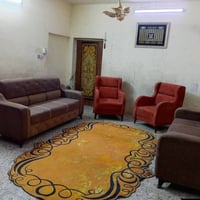 تخم 8 مقعد نظيف   سعر 140 وبي مجال مكان   يوجد توصيل   ‏‪0786 975 5533...