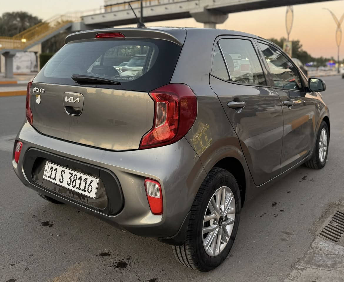 يالله السلام عليكم عندي كيا بيكانتو 2023 استلام الشركة الدوليه رقم بغداد بسمي رقم دولي موصفات تحكم ستيرن شاشه وكامره وحساس السياره ماشيه 21 الف مكفوله كفاله عامه من كلشي السعر 129 وبيها مجال كلش قليل مكان السياره بغداد زيونه للاستسفار الاتصال ع ***********

