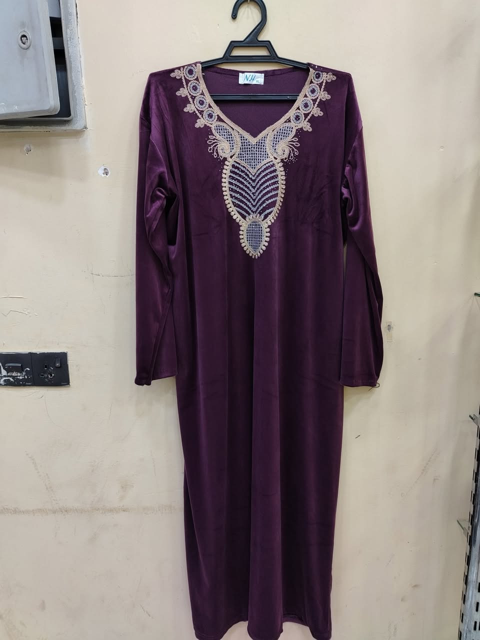 يعلن كوزمتك رنوشة عن عروضات هائلة.. جميع الدشاديش نسائية بس ب6 العنوان بغدادكويريش حي السلام مقابيل طرشي محمدالعاني مجاور نركز ابل يوجد خدمة توصيل داخل المنطقة رقم الهاتف ***********متوفر وتساب
