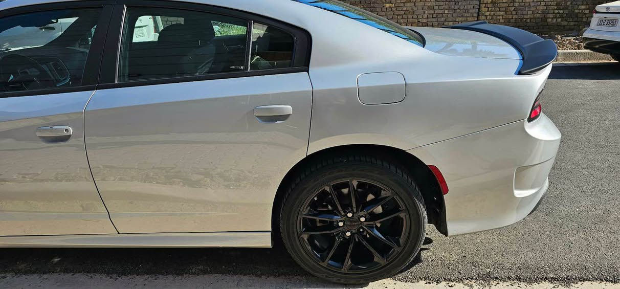 السلام عليكم

جارجر 2022 GT AWD

GT AWD BLACK TOP SUPER TRACK PAK

ماشيه 62 mi

مواصفات 

كشنات مخمل حضن هيتر
تدفئة ستيرن 
رادارات جانبيه
شاشة جبيرة carplay
حساسات خلفي وكامرا 
باقي المواصفات المعروفة

حادث سطحي موضح بالصور ٤ قطع بابين يمين + جاملغات خلفية +بارد بالقماره اثر التحميل 
ايرباك بردة فقط

السيارة جاهزة وعليه ادامة كامله بلكات ريسنك تخم تاير جديد مابيه اي نقص
السعر 19300  (193$) وبي مجال 

بغداد الكرخ
*********** بغداد, العراق

