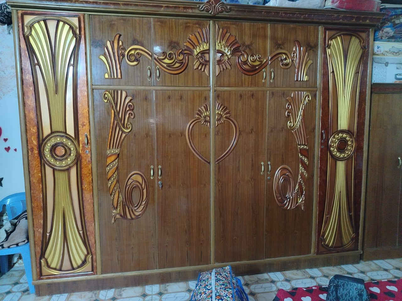 السلام عليكم غرفه أخشاب للبيع استخدام سنتين فقط سعر 850 وبيه مجال بصيط لشراي فقط يتصل عله رقم ***********
