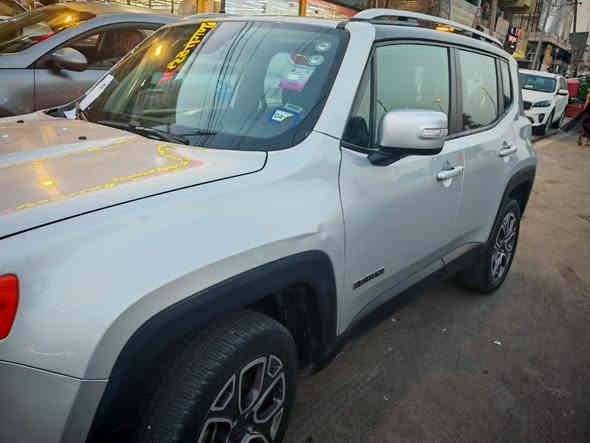 جيب رينيكيد ليمتد 2018 دفع رباعي رقم أربيل، تحويل ثاني يوم

بسم الله، للبيع سيارتي الخاصة، جيب رينيجيد موديل 2018، فئة ليمتد (أفخم فئة) وبمواصفات الفل الكامل.

✅ مواصفات السيارة:

وارد أمريكي، ماشية 109 ألف كم.

دفع رباعي يعني سيارة صالون وطرق وعره بنفس الوقت.

فتحة سقف بانوراما كبيرة.

تشغيل عن بعد .

كشنات جلد تدفئة، وشاشة كبيرة تدعم كل التطبيقات (كار بلاي وأندرويد).

المحرك: 2.4، والكير (ناقل الحركة) 9 نمر، قوية.

التبريد ثلج ومكفول، ما بيها أي نقص.

🔧 حالة السيارة والأمان: 

الحالة العامة: السيارة نظيفة جداً، وما تحتاج أي صيانة حالياً.

الصيانات الأخيرة كلها مسويها: مبدل تخم تايرات جديد، وبطارية جديدة، وصيانه منظومة احتراق كاملة ، شغل وامشي بيها.

الضرر (القديم): جاملغ أمامي مال بصف سايق وربع بنيد فقط، و بيها طخة خفيفة. الإيرباك سليم ومضمون. لا واصل شاصي ولا دواخل 

📄 أوراقها وسعرها:

السنوية باسمي والتحويل ثاني يوم، تخلص من مشكلة الوكالة.

الرقم: أربيل، ومكان السيارة ببغداد.

السعر المطلوب: 13,500 دولار (ثلاثة عشرة ألف وخمسمائة دولار).

المجال: للتفاوض بعد المعاينة والفحص.

للاستفسار، الاتصال على: 📞 ***********
