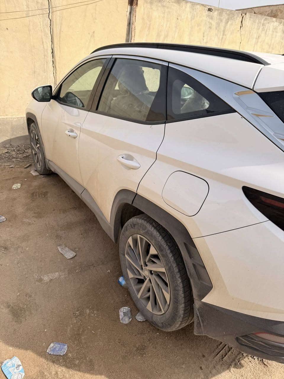 توكسان 23    السعر 215 وبيه مجال بسيط  ***********
